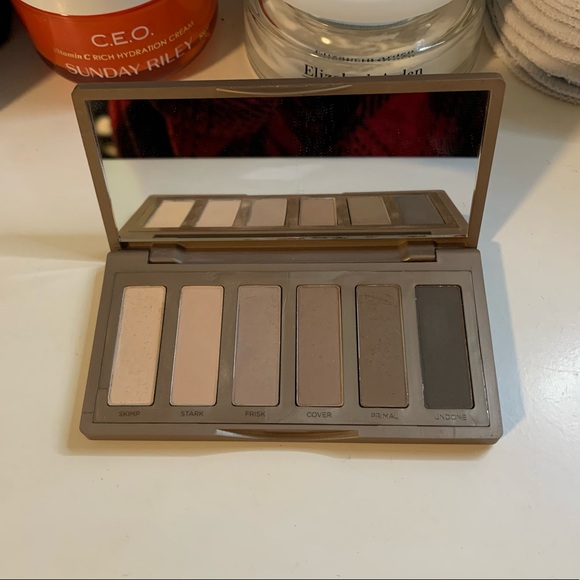 Urban Decay Naked Basics 2 Eyeshadow Palette - Picture 3 of 3